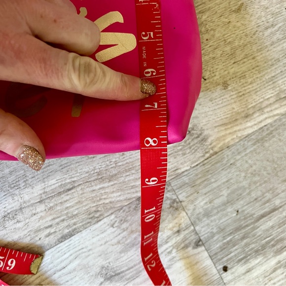 Victoria’s Secret toiletry and make up bag - Picture 5 of 5